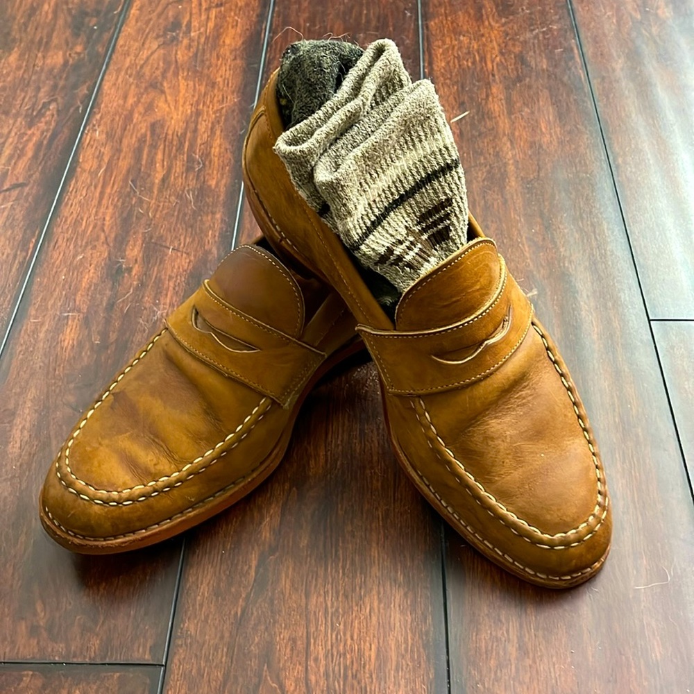 👞 Step into Timeless Elegance with Allen Edmonds Leather Newman Penny loafer!